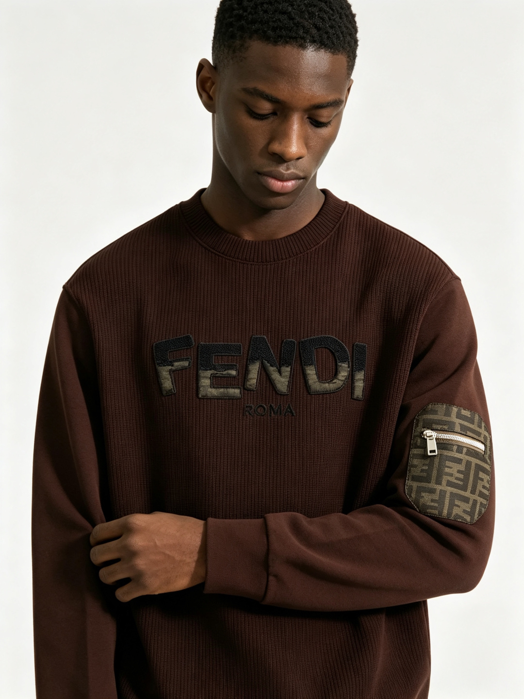 フェンディ「Fendi」フェンディ ロゴパッチ ジップアップスウェットシャツ / プルオーバー