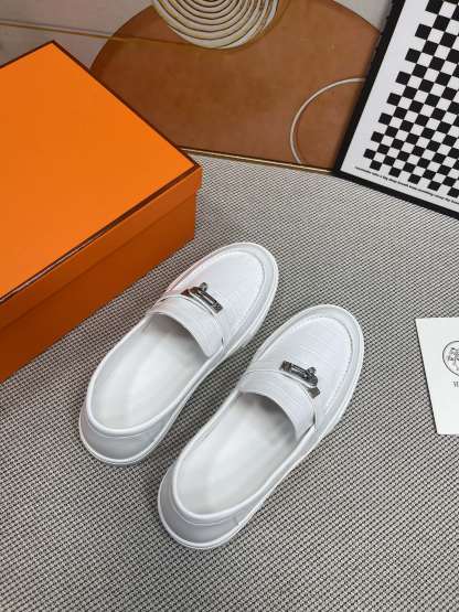 エルメス［Hermès］おしゃれなペアスニーカー