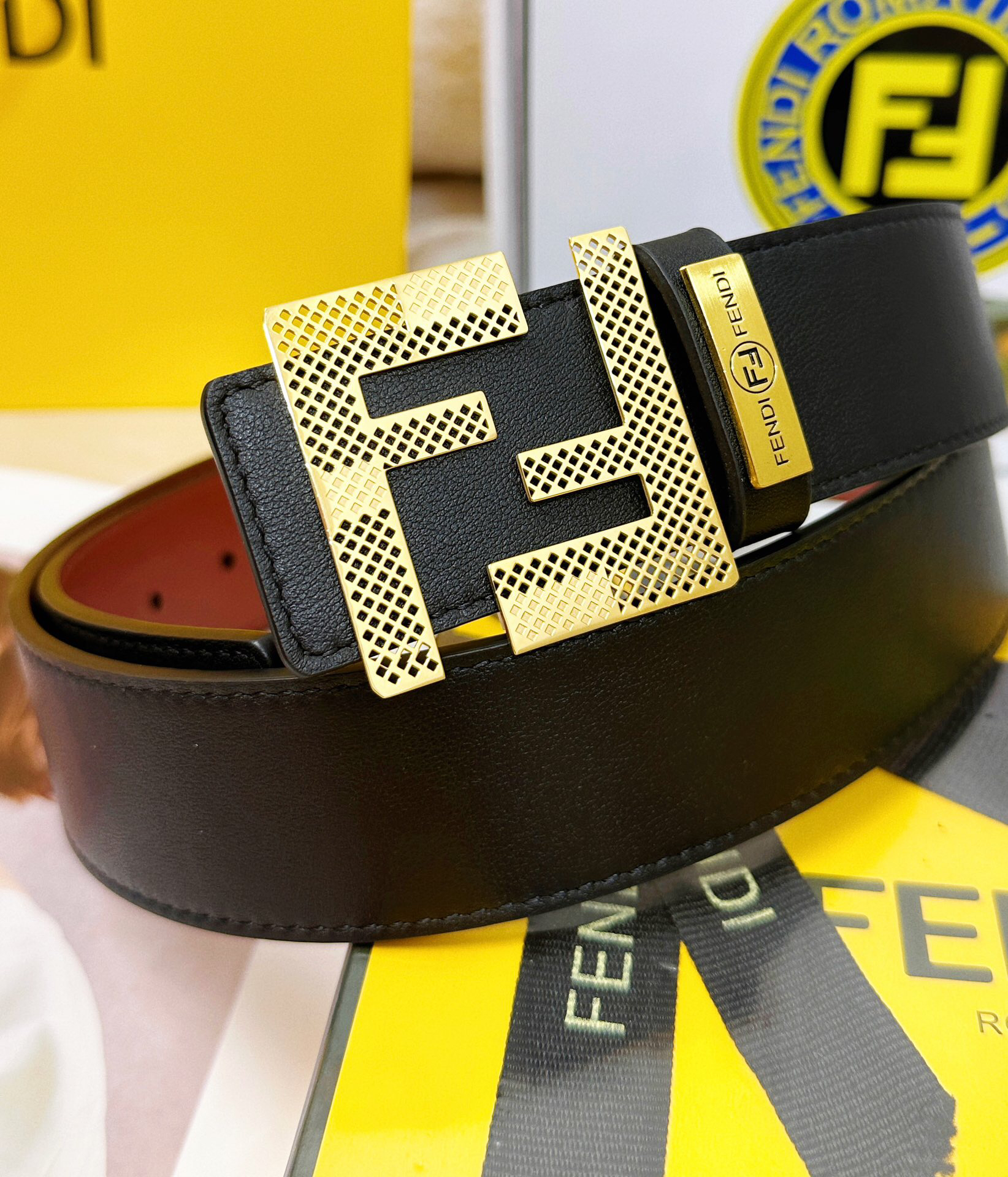フェンディ「Fendi」FF ベルト - リバーシブル フックベルト