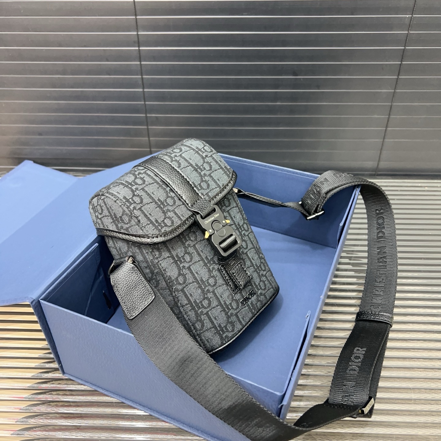 ディオール「Dior」Hit The Road メッセンジャーバッグ コンパクトトート