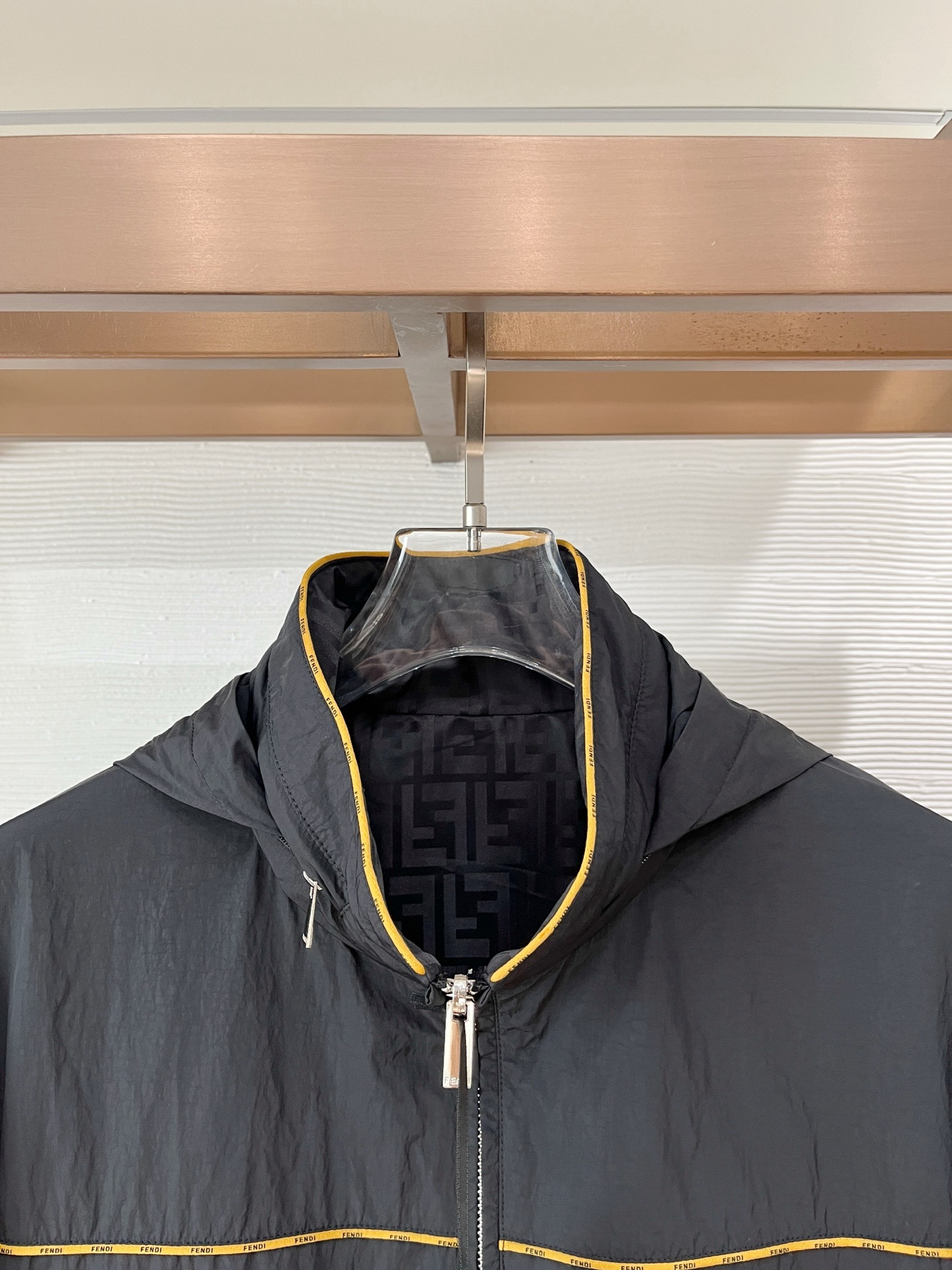 フェンディ「Fendi」フェンディ ゴールドパイピング フーデッドジャケット / メンズ アウター