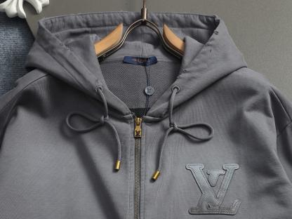ルイ・ヴィトン「Louis Vuitton」ルイ・ヴィトン レタリング レザーパッチ フーデッド スウェットシャツ / ユニセックス
