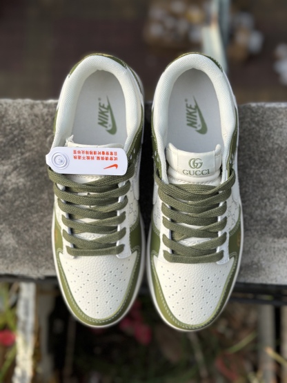 「コラボモデル」Gucci x Nike   SB Dunk Low アニバーサリー デザイナーズスニーカー