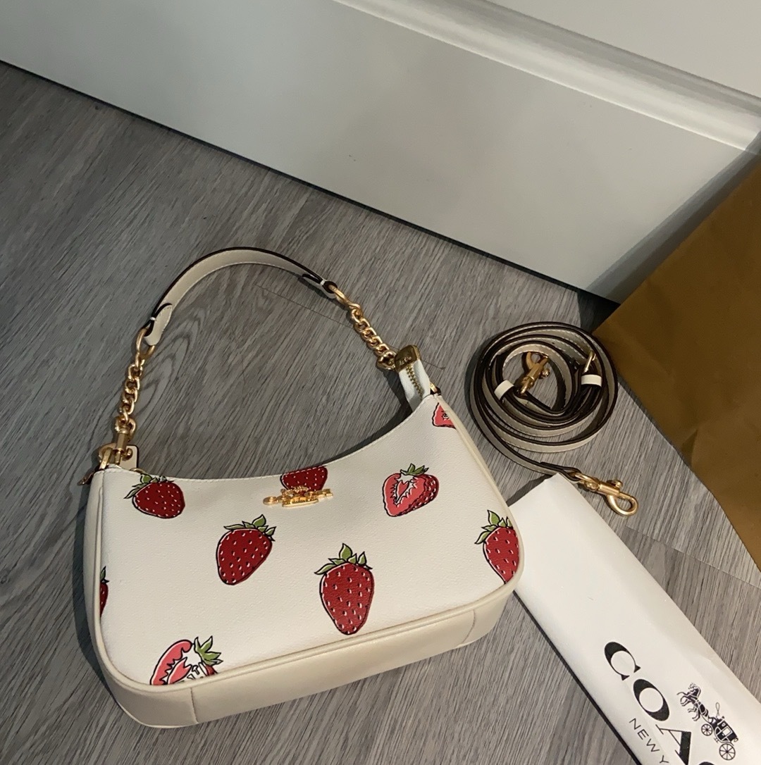 コーチ「Coach」ストロベリー テリ アンダーアームバッグ