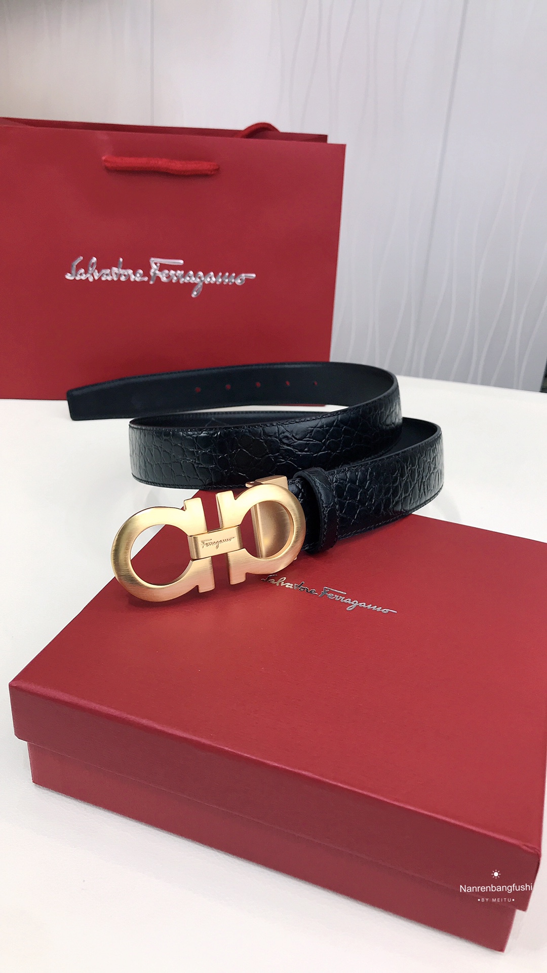 フェラガモ「Ferragamo」リバーシブルベルト「デュアルバックル」