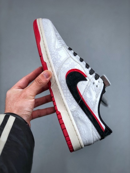 「コラボモデル」The North Face x Nike  SB Dunk Low 'Black Red Silk' ダブルスウッシュ スニーカー