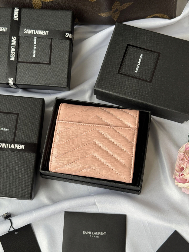 サンローラン「Saint Laurent」CASSANDRE MATELASSÉ 三つ折り財布