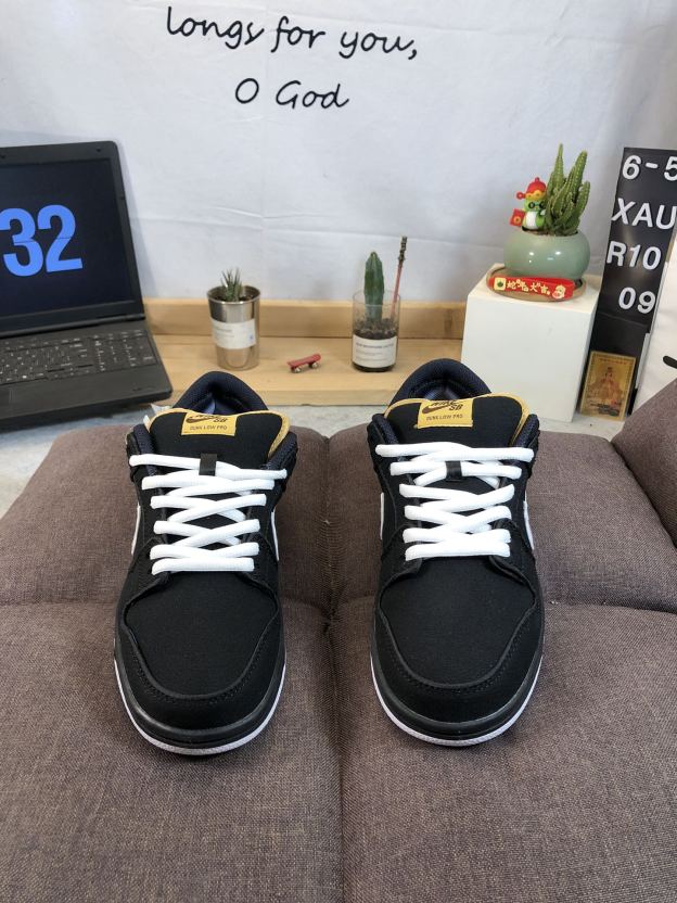 ナイキ「Nike」ク ロー カジュアルスニーカー