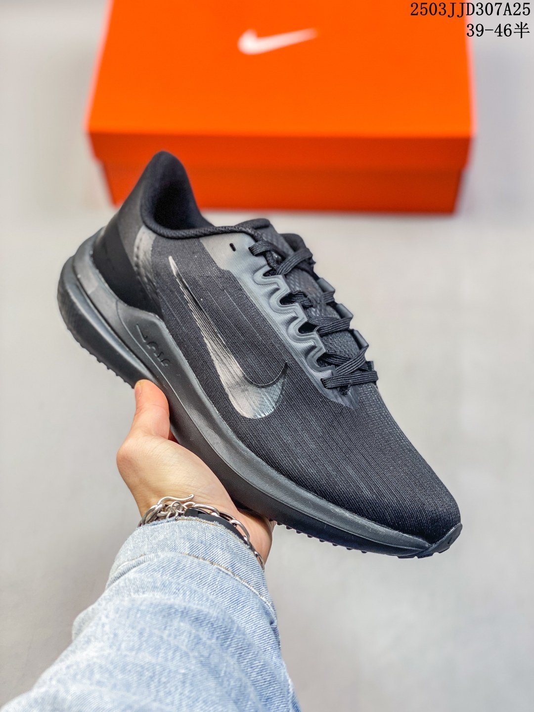 ナイキ「Nike」ク ロー カジュアルスニーカー