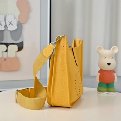 エルメス「Hermès」エブリン III 20 バッグ 15色「EVELYNE III 20 BAG」