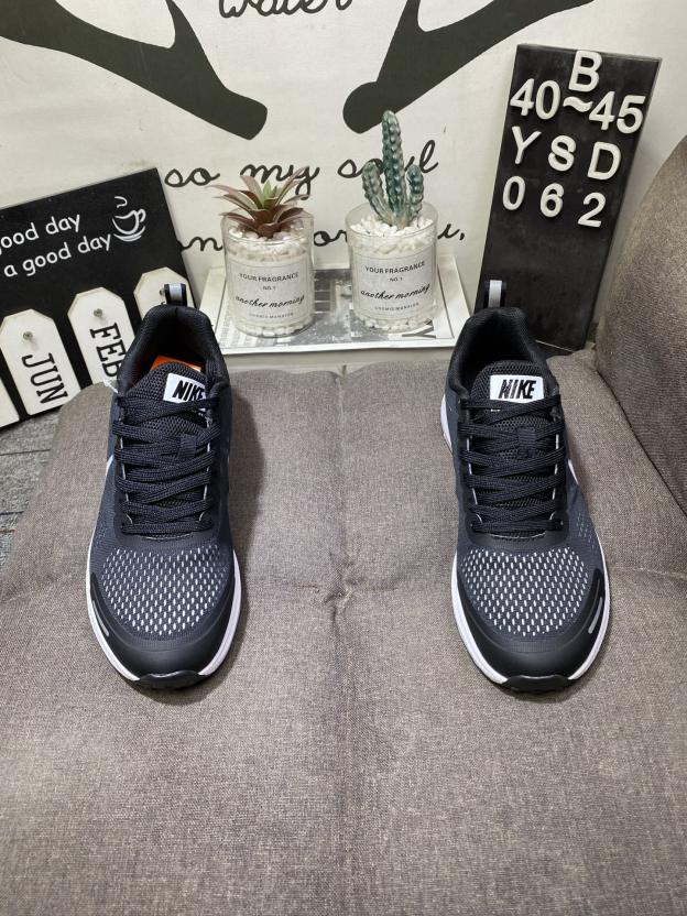 ナイキ「Nike」ク ロー カジュアルスニーカー