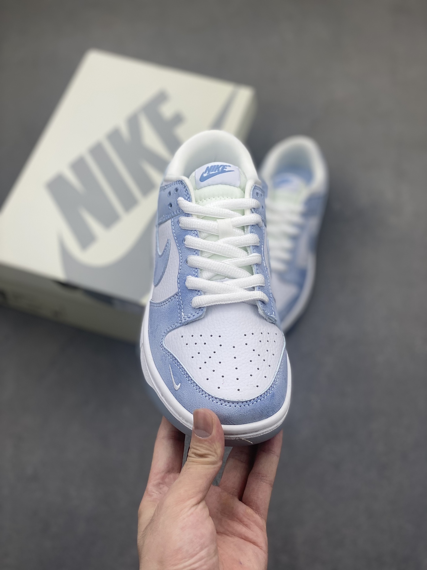 「コラボモデル」Supreme x Nike SB Dunk Low スニーカー