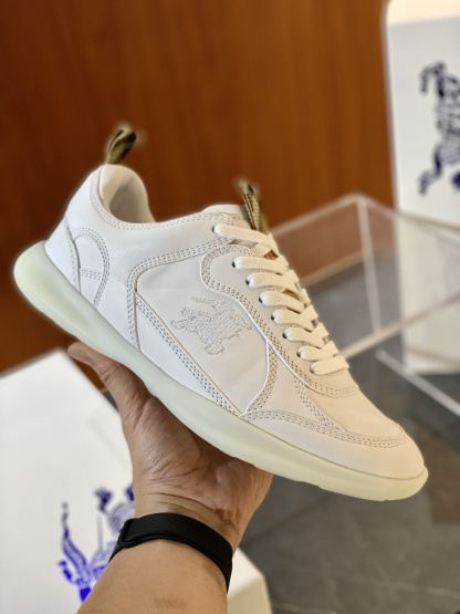 バーバリー「Burberry」 SU25 MATRIX スニーカー