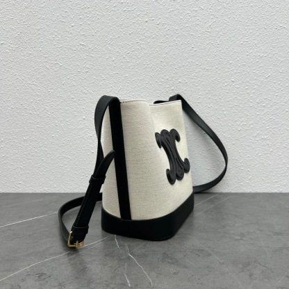 セリーヌ「Celine」2022 CUIR TRIOMPHE バケットバッグ