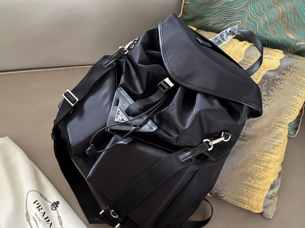 プラダ「Prada」2024ショー ナイロンバックパック マルチキャリーバッグ