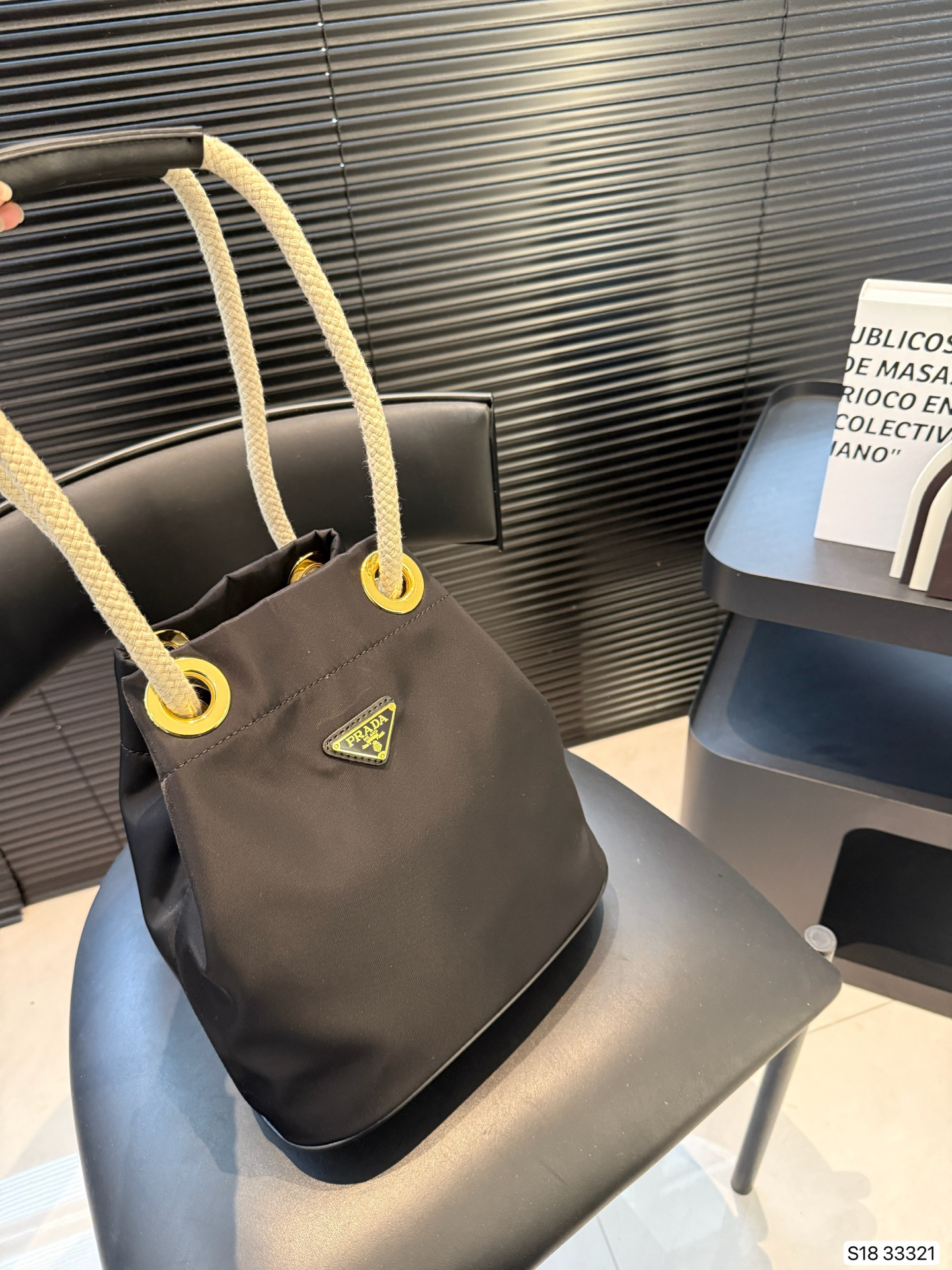 プラダ「Prada」SS25 バケットトート 33321 レザーバッグ