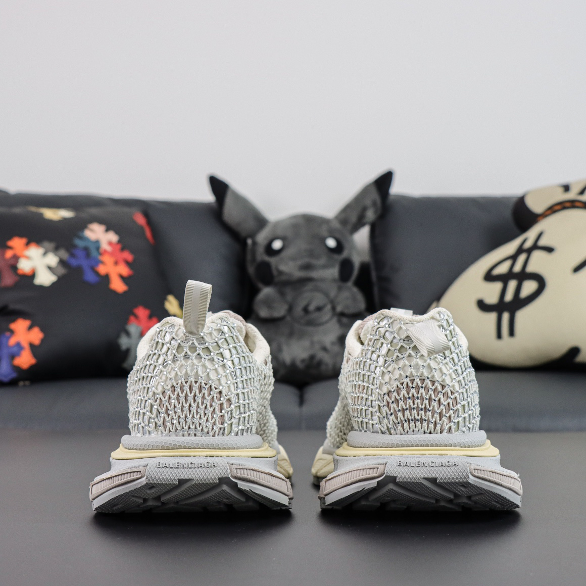 Balenciaga Runner Sneaker 3XLを別角度から確認する商品写真