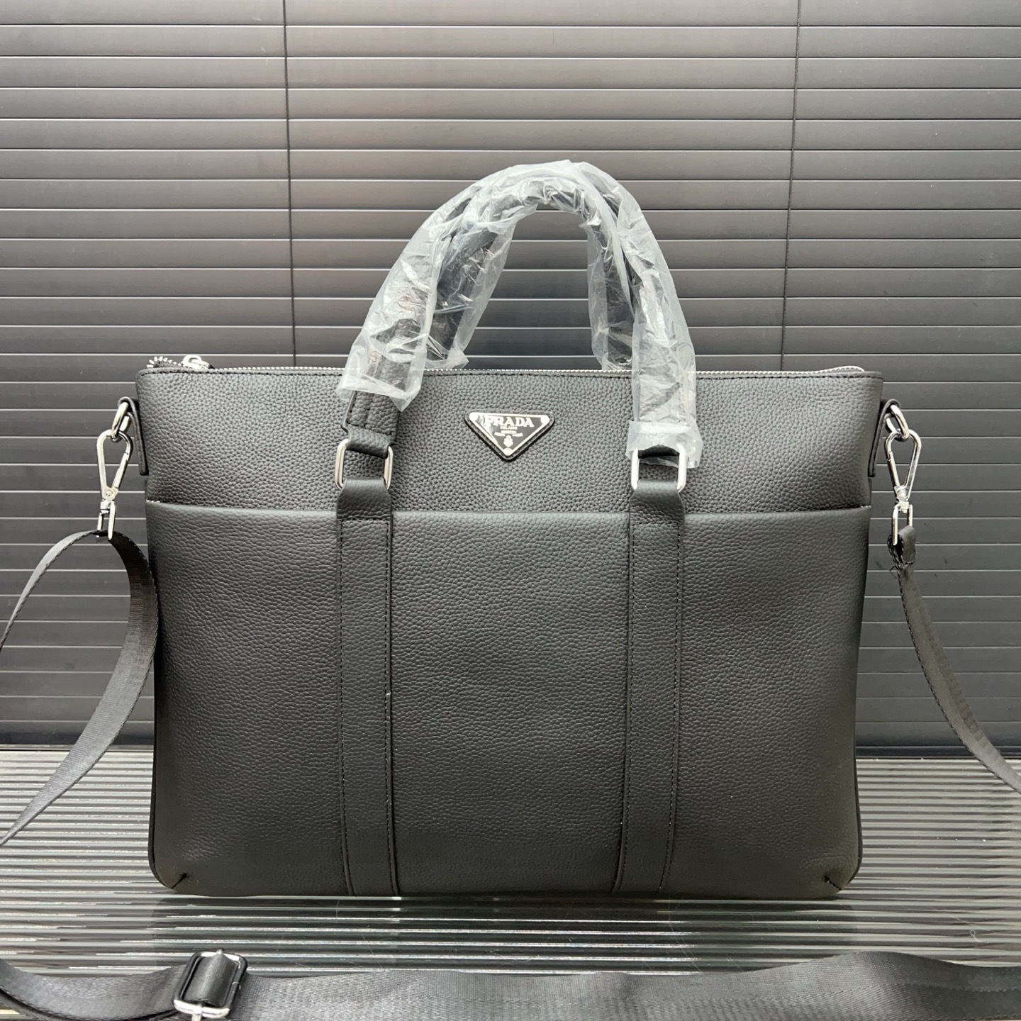 プラダ「Prada」クラシック レザートートバッグ