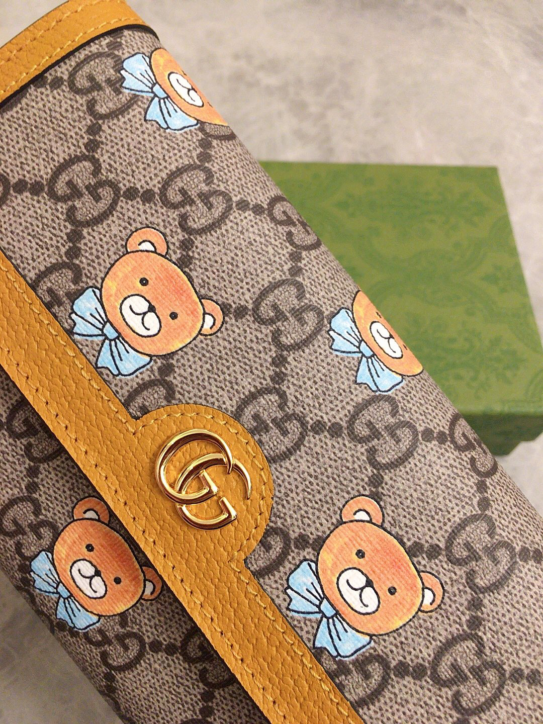 【グッチ「Gucci」 ×KAIジョイントモデル】グッチ テディベアプリント キャンバスとレザー ロングフラップウォレット ベージュ エボニー