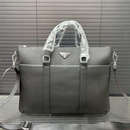 プラダ「Prada」クラシック レザートートバッグ