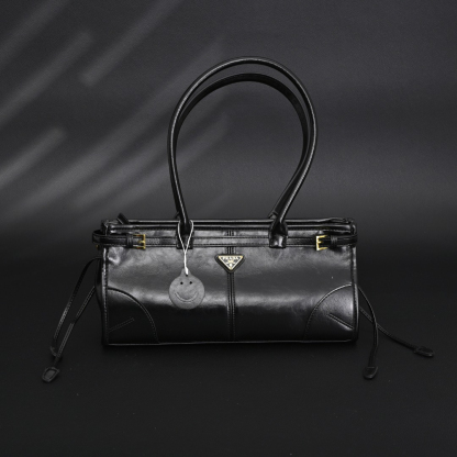 プラダ「Prada」ソフトラックス ミディアム ロングハンドル トートバッグ