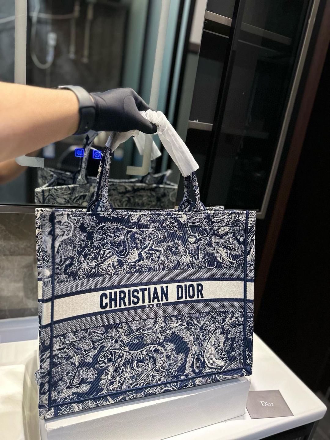 ディオール Dior Book Tote バッグ スモール、ミディアム、ラージの3つのサイズ