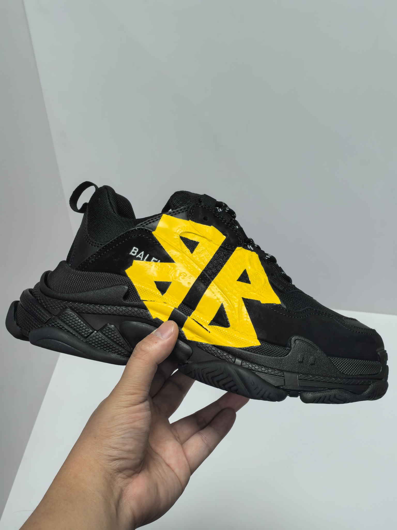 バレンシアガ「Balenciaga」Triple S Letter Graffiti 1.0 Sneakers-ISETAN PRESTIGE CURATED