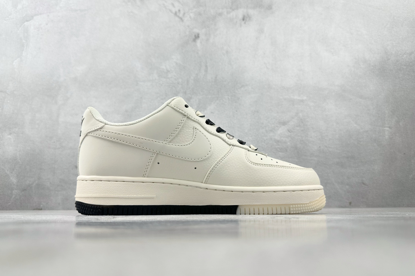 「コラボモデル」Supreme × Nike Air Force 1 Low スニーカー