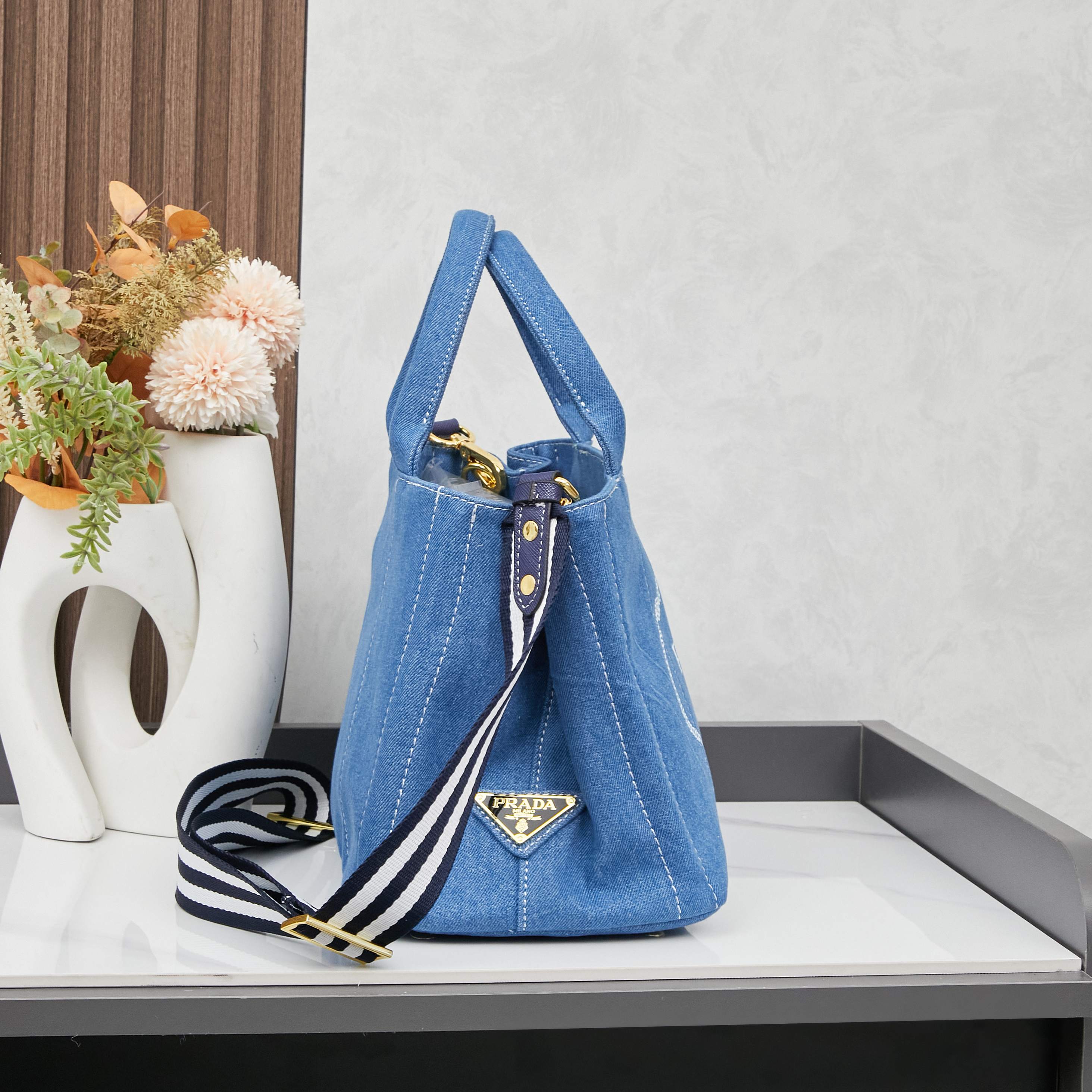 プラダ「Prada」ビーチトートバッグ