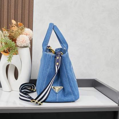 プラダ「Prada」ビーチトートバッグ