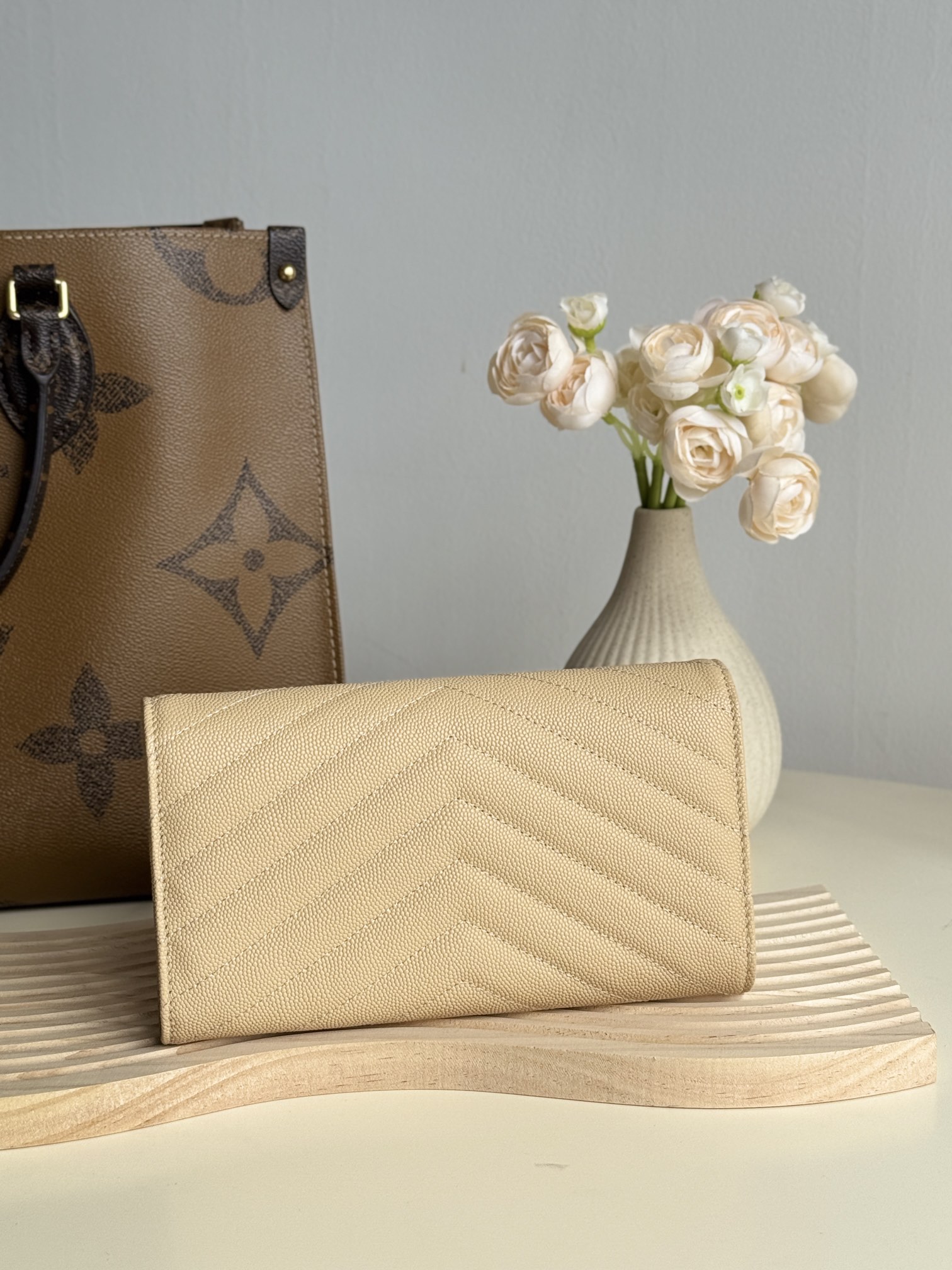 サンローラン「Saint Laurent」カサンドラ ラージウォレット（ラムスキン）