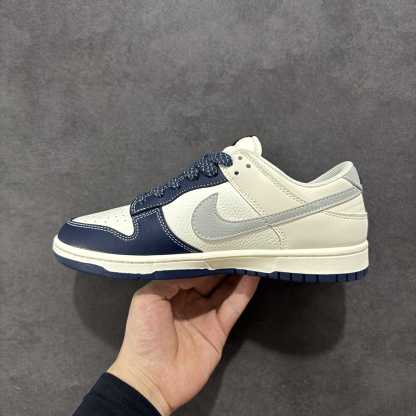 「コラボモデル」Supreme x Nike SB Dunk Low スニーカー