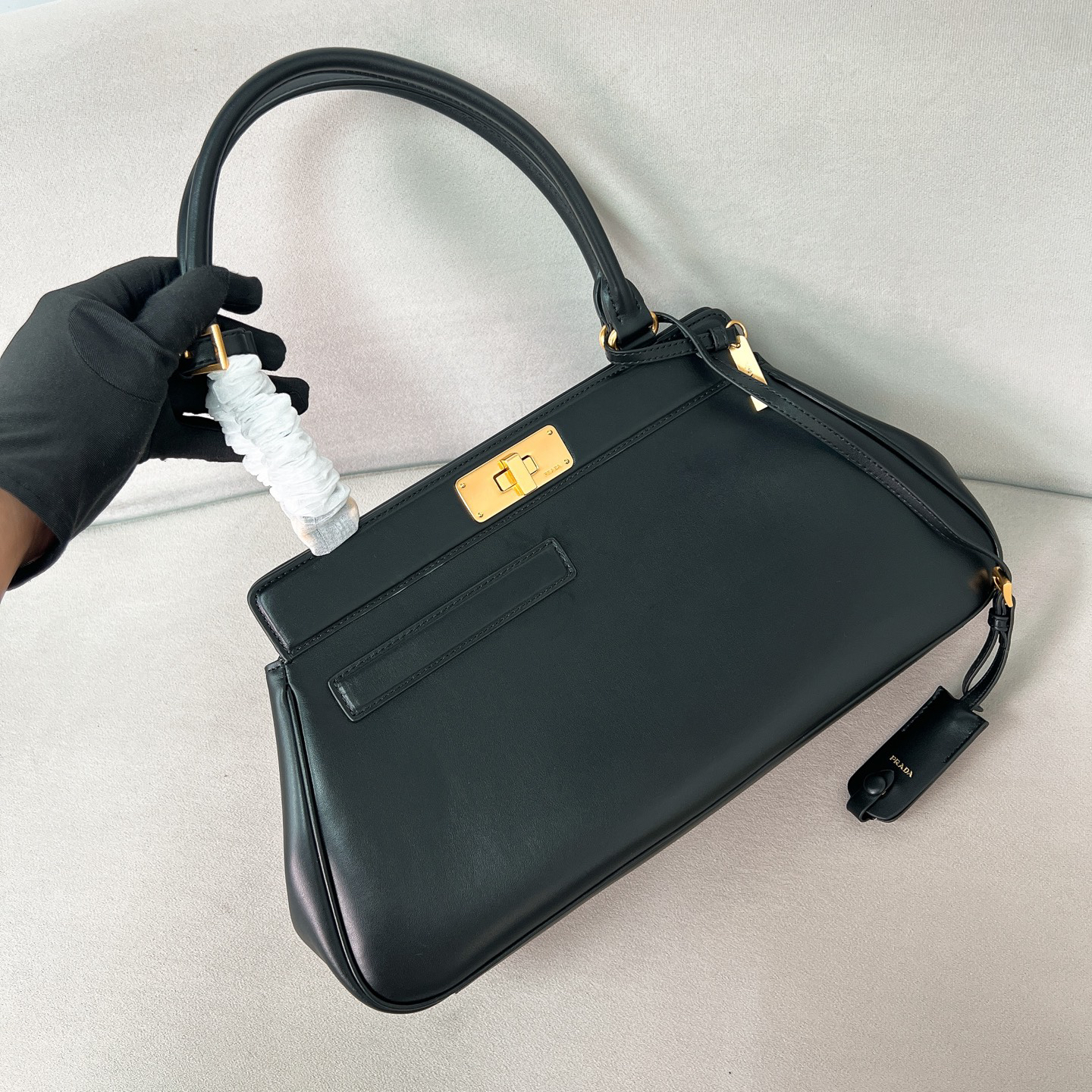 プラダ「Prada」ジオメトリック ショルダーバッグ