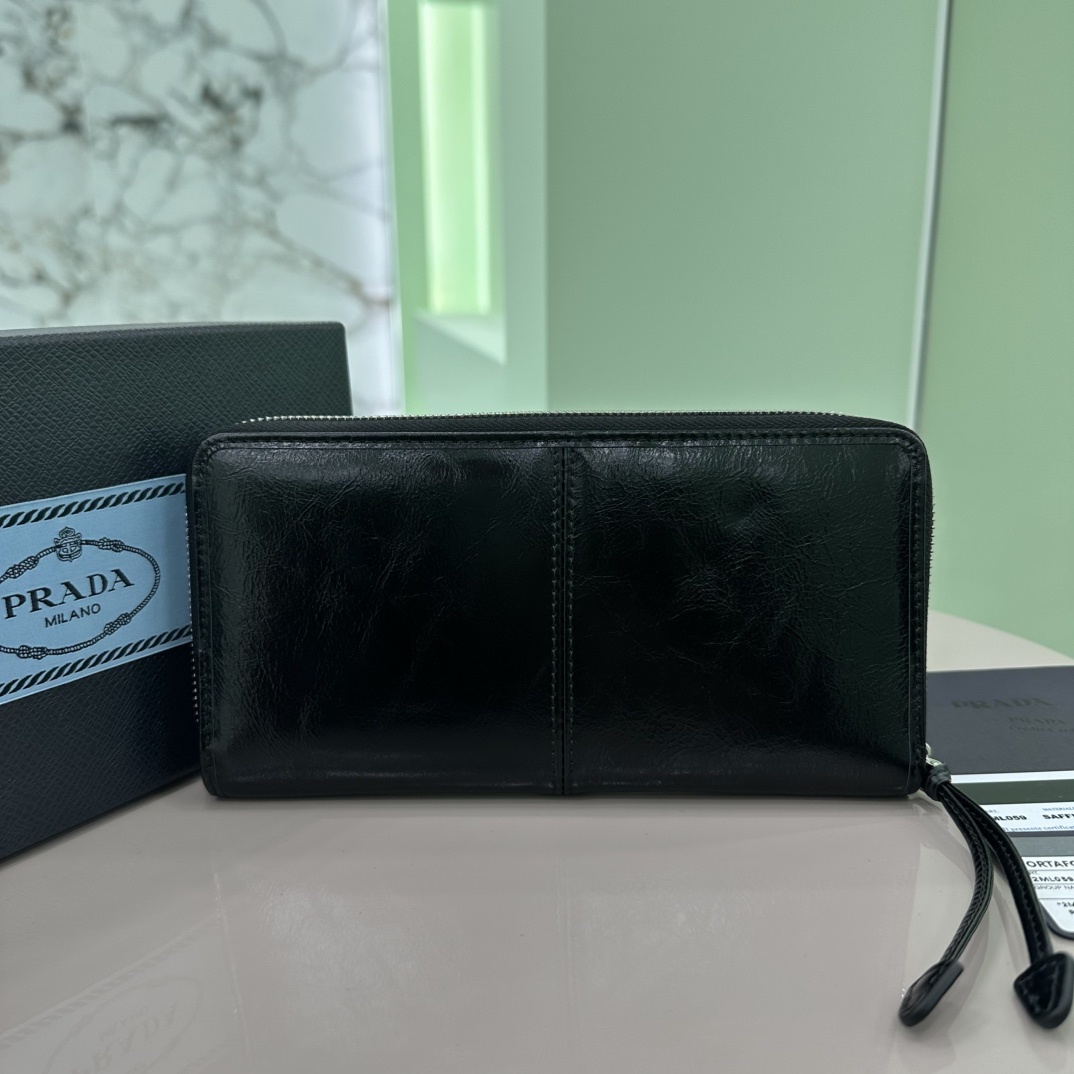 プラダ「Prada」 シングルジップ ウォレット
