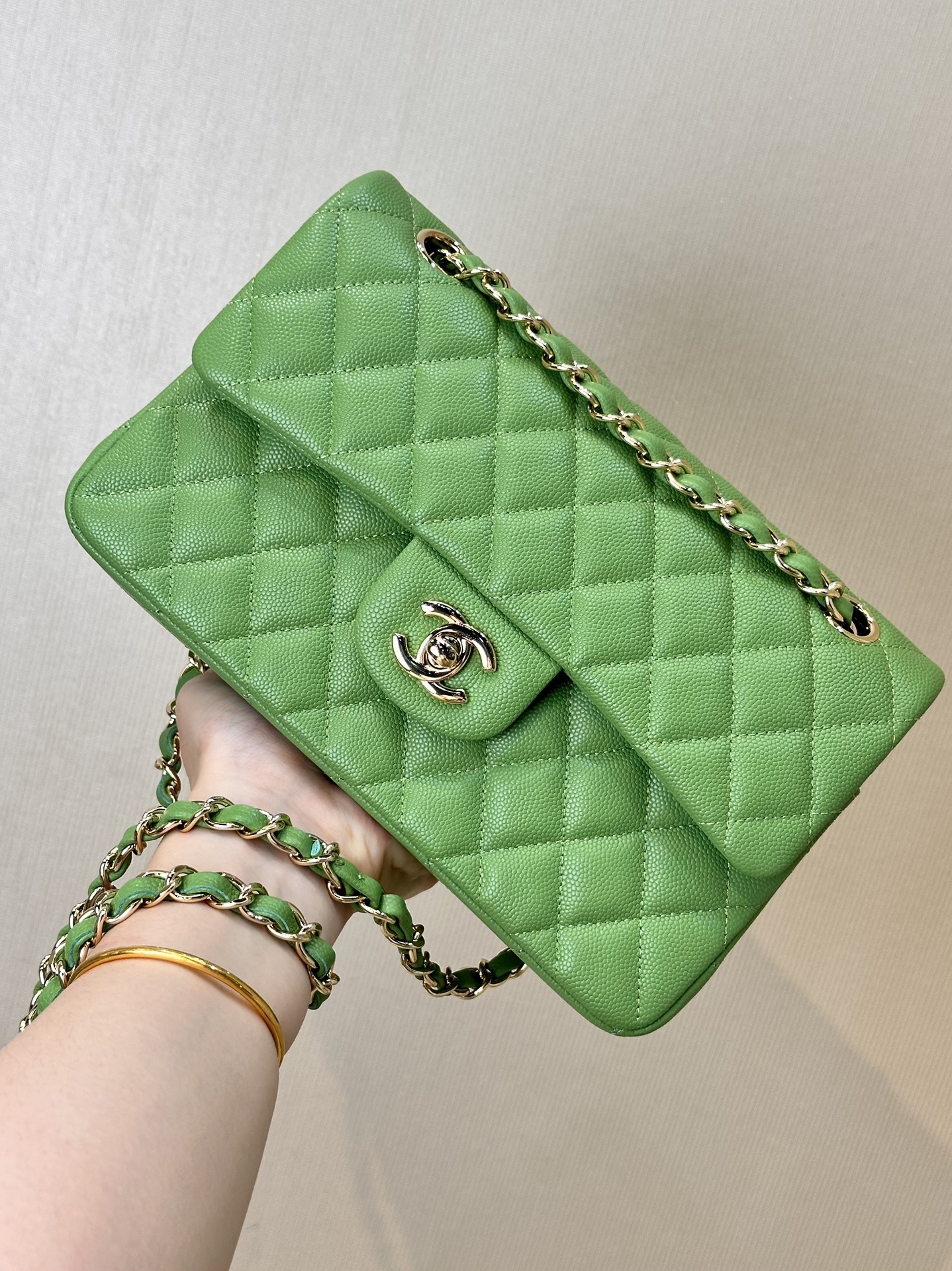 シャネル「Chanel」クラシックフラップ キャビアレザー ショルダーバッグ