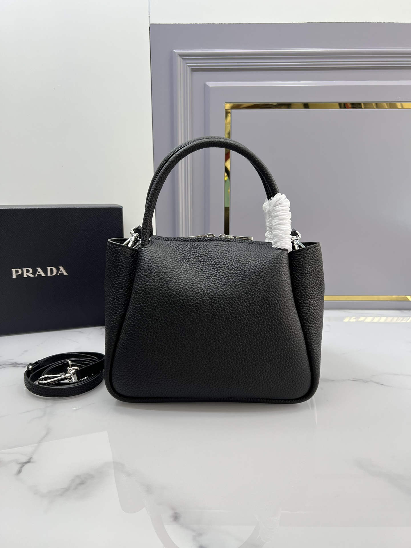 プラダ「Prada」デュアルストラップ バッグ