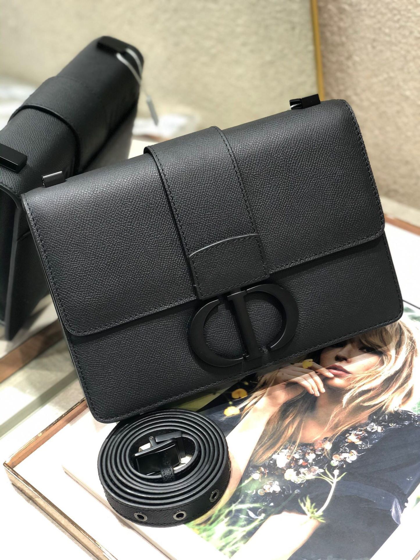 ディオール「Dior」モンターニュ30 掌紋レザー ショルダーバッグ（ブラックハードウェア）