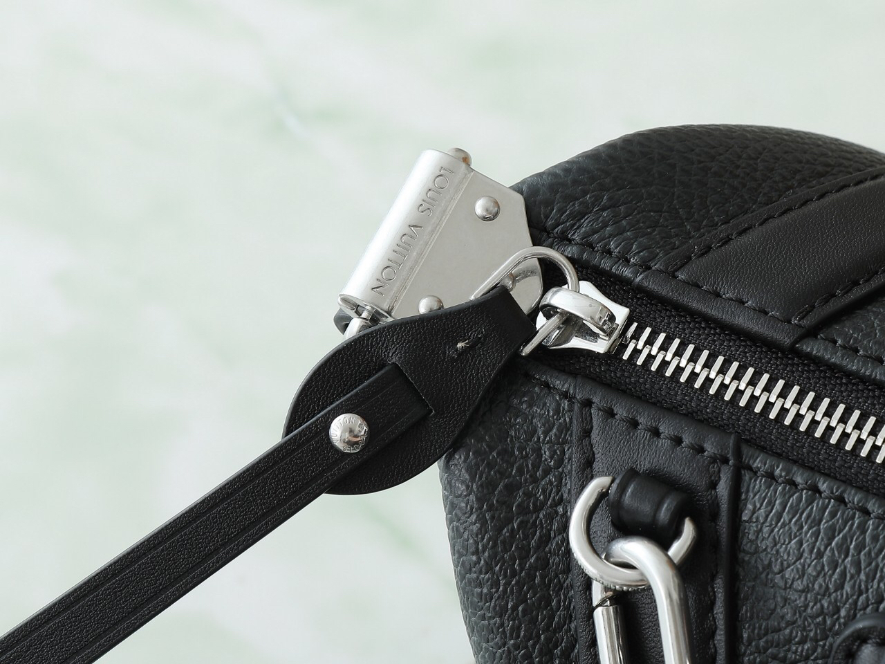 ルイ・ヴィトン「Louis Vuitton」BIKER PM ショルダーバッグ