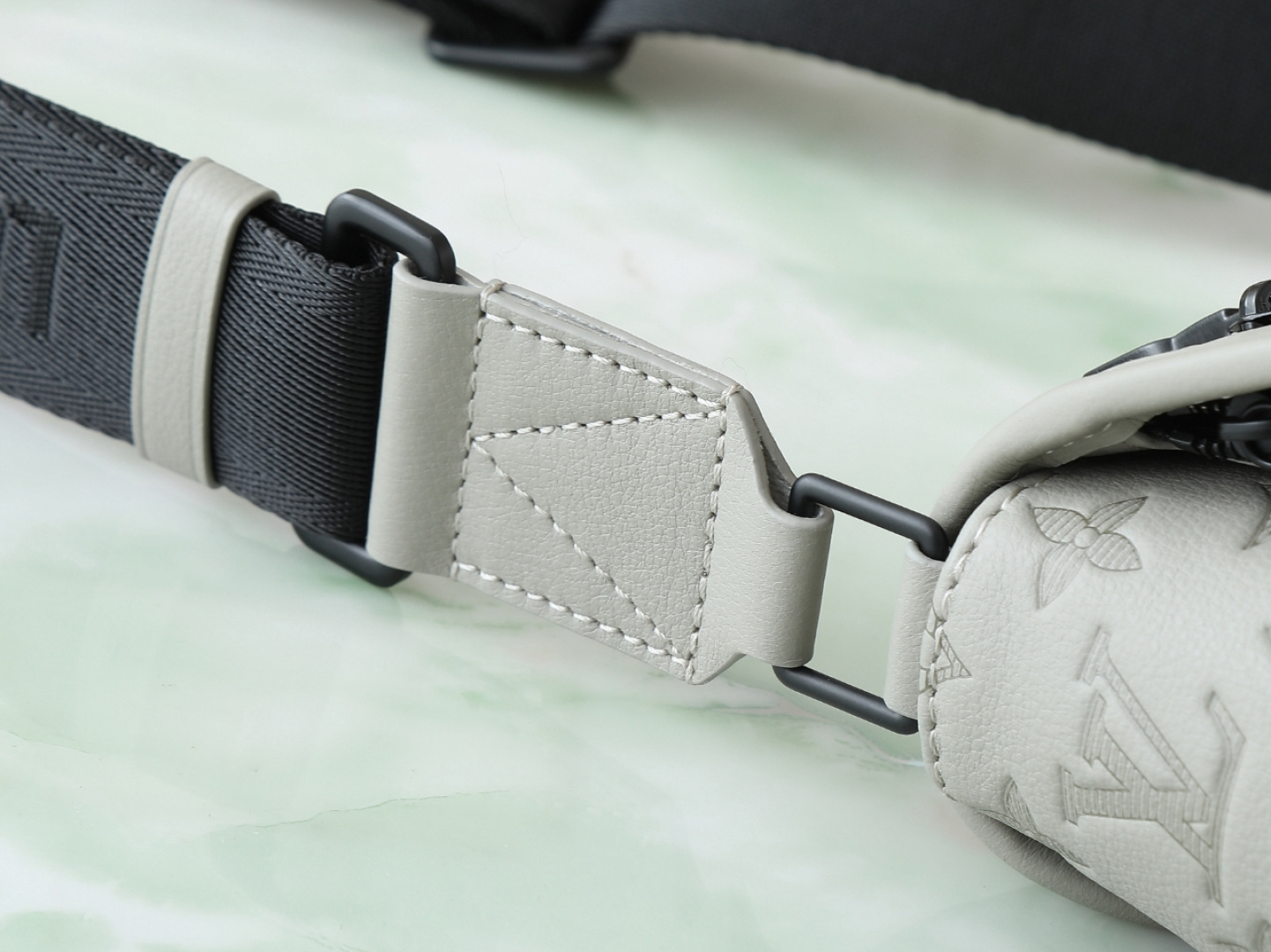 ルイ・ヴィトン「Louis Vuitton」スタイリッシュ メッセンジャーバッグ