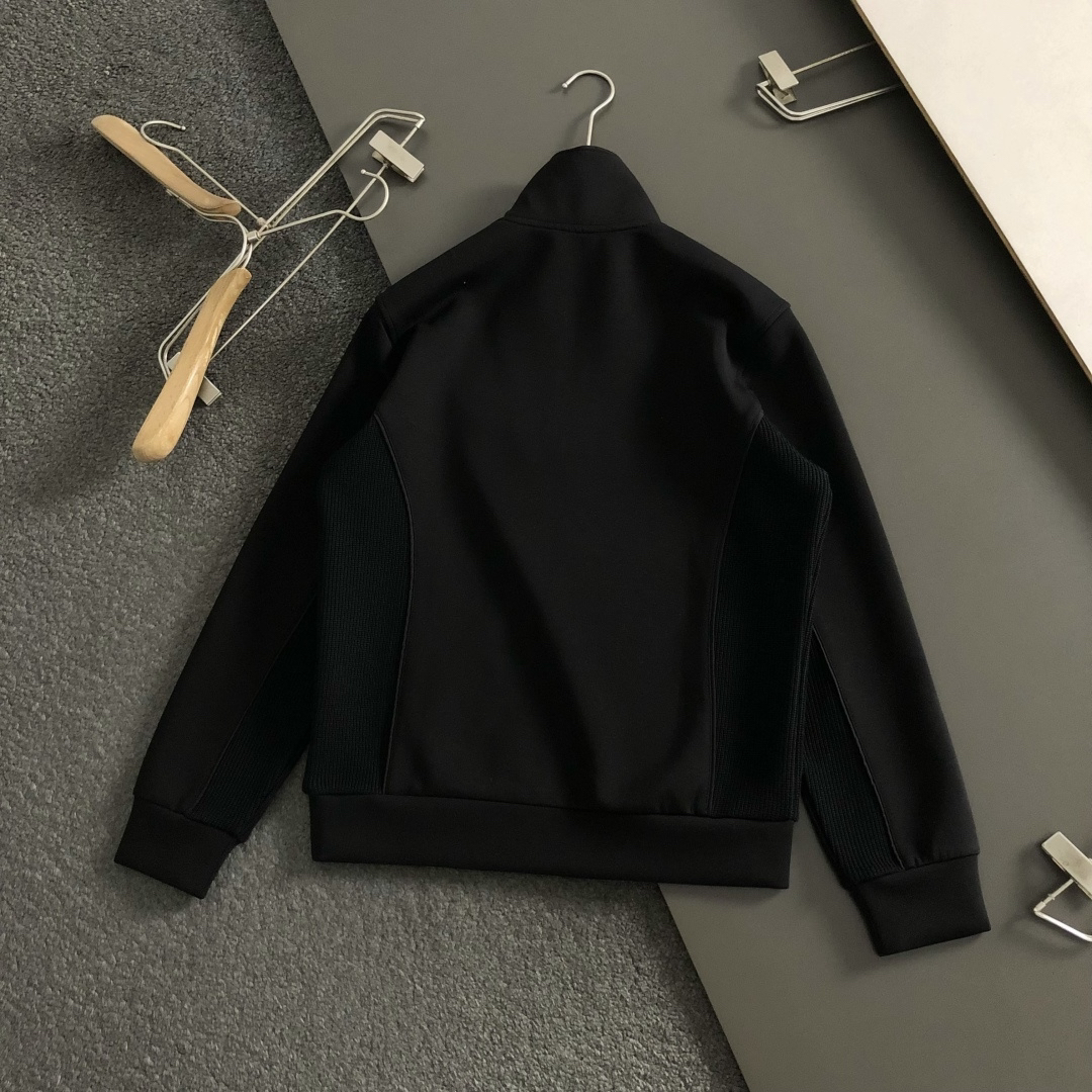 プラダ「Prada」プラダ リサイクルダブルジャージー ジップアップスウェットシャツ / プルオーバー