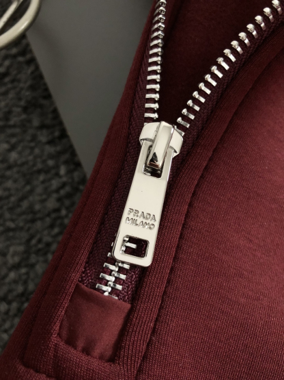 プラダ「Prada」プラダ リサイクルダブルジャージー ジップアップスウェットシャツ / プルオーバー