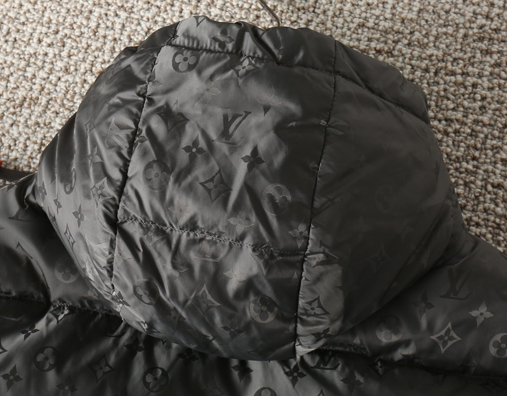 ルイ・ヴィトン「Louis Vuitton」秋冬コレクション ダウンジャケット