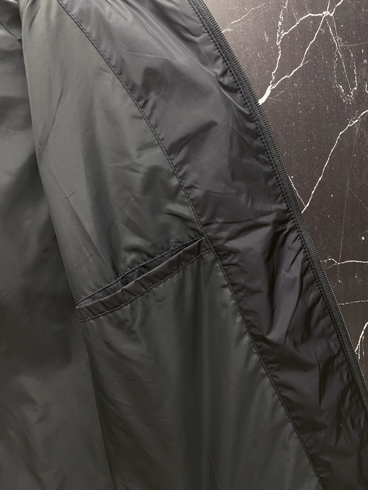 プラダ「Prada」プラダ Re-Nylon マルチポケット フーデッドジャケット / メンズ アウター