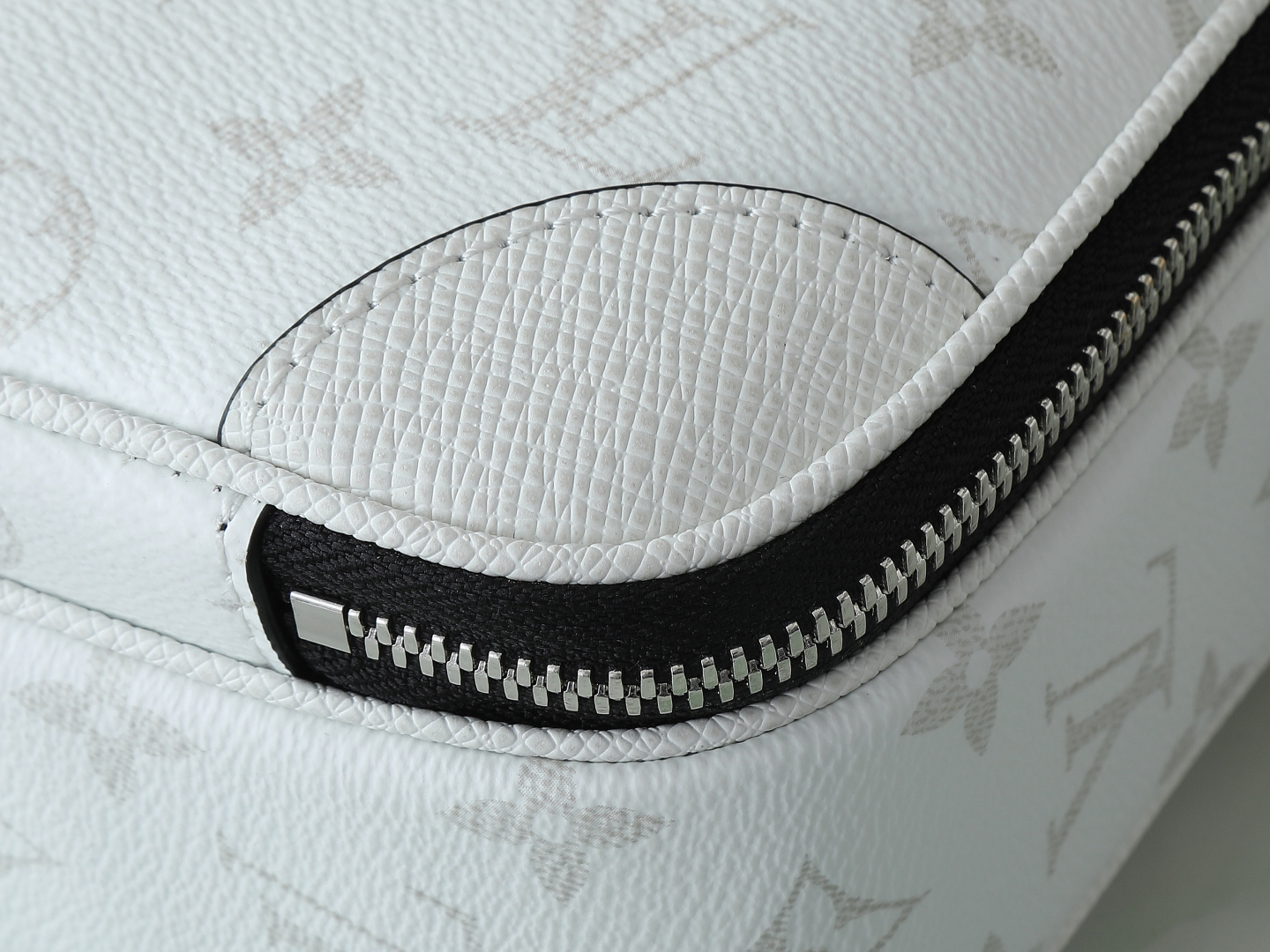 ルイ・ヴィトン「Louis Vuitton」カメラバッグ モノグラム エクリプス