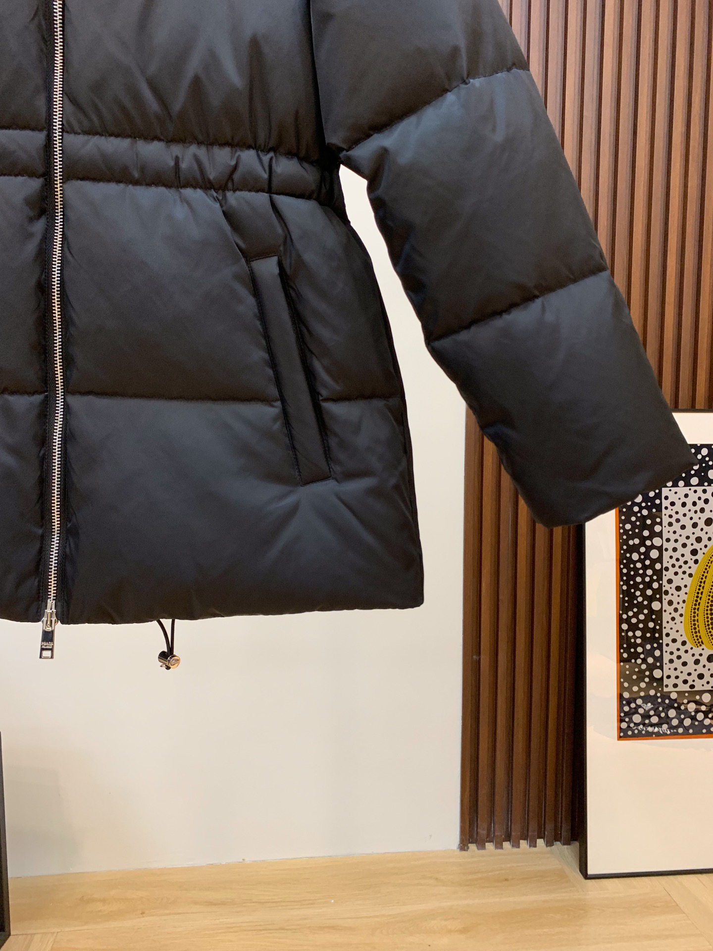 プラダ「Prada」冬の新作 フード付きダウンジャケット