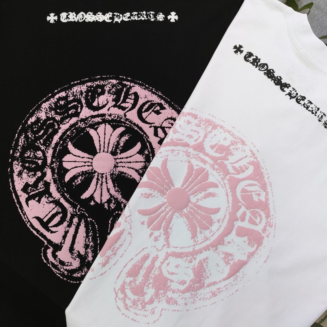 クロムハーツ「Chrome Hearts」クロス＆サンスクリット フォームプリントTシャツ