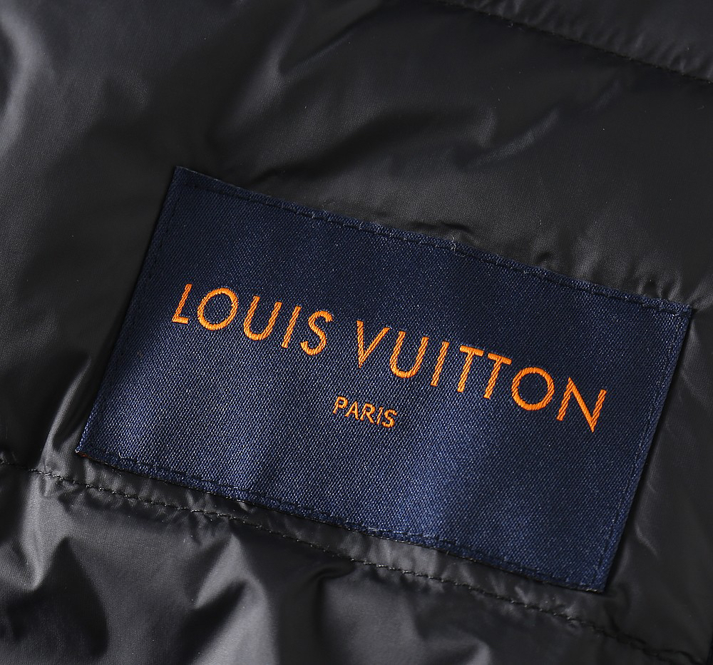 ルイ・ヴィトン「Louis Vuitton」秋冬コレクション ダウンジャケット