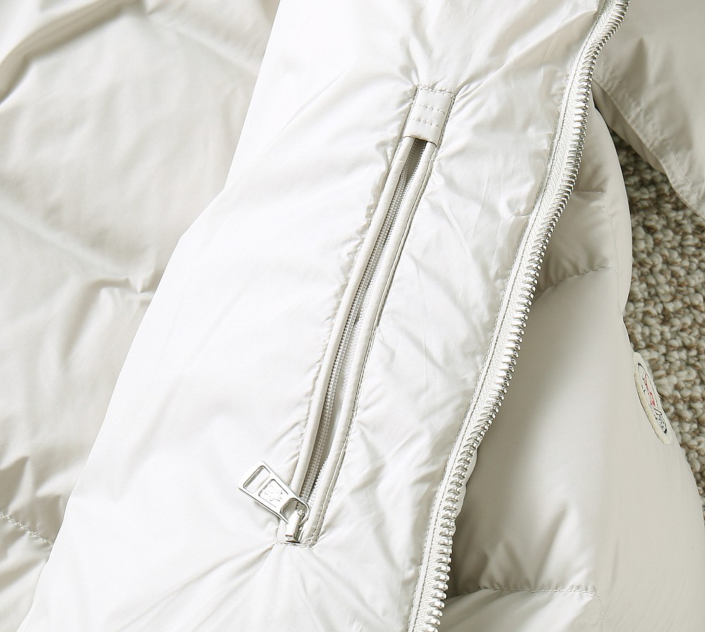 モンクレール「Moncler」秋冬 ダウンジャケット