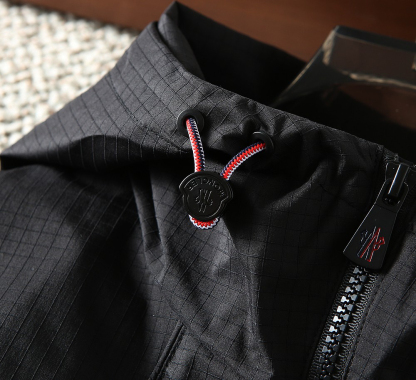 モンクレール「Moncler」秋のフード付きジャケット