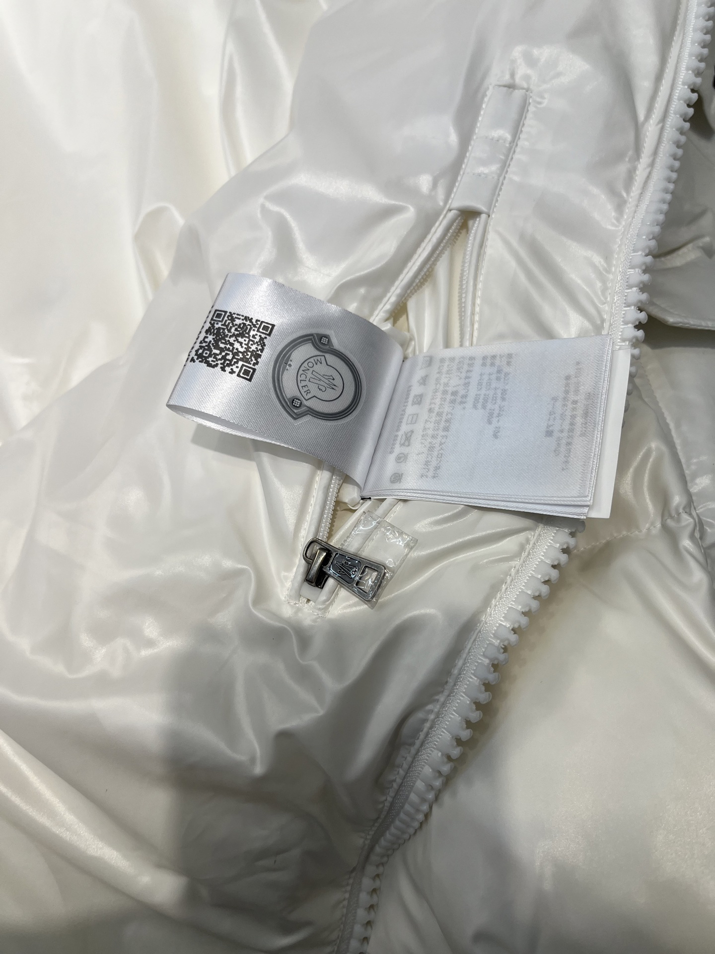 モンクレール「Moncler」Maya ダウンジャケット